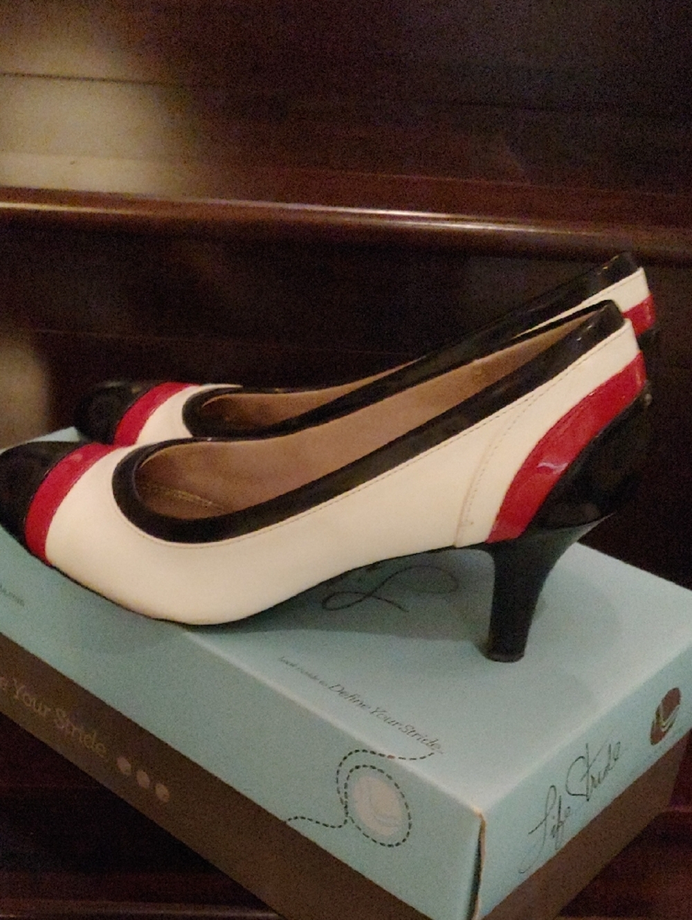 Life Stride Women’s White, Black & Red Low Heel Pumps - Picture 3 of 5